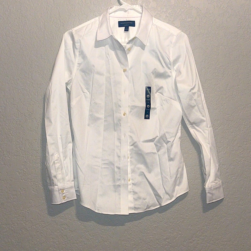 Women’s Banana Republic tailored fitted blouse